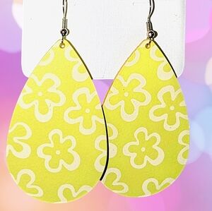 NWOT Nickel & Suede Melon Yellow Floral Teardrop Earrings Size Medium=2.5"